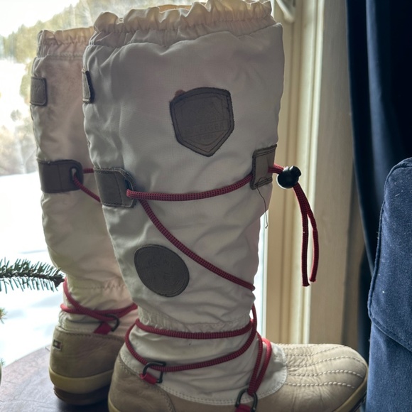 Pajar boots, Tommy Hilfiger boots ,UGG boots - Picture 3 of 11